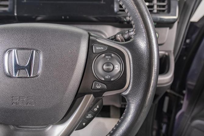 Honda Stepwgn V с пробегом 2016 года, цена 1 999 000 рублей, 94000 км, минивэн, Автокод Объявления