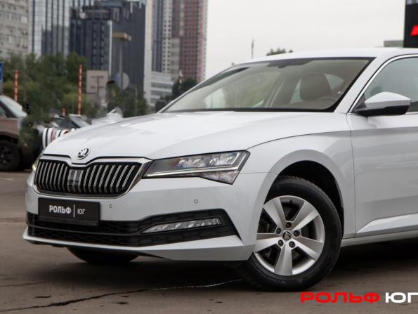 Skoda Superb III Рестайлинг с пробегом 2021 года, цена 2 858 100 рублей, 58742 км, лифтбек, Автокод Объявления