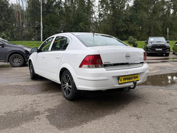 Opel Astra H Рестайлинг с пробегом 2012 года, цена 480 000 рублей, 242057 км, седан, Автокод Объявления