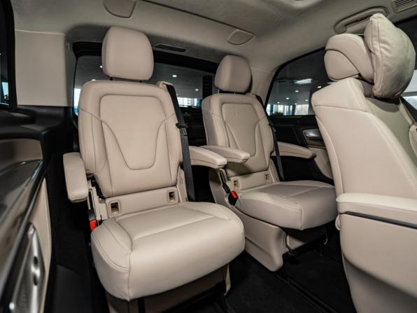 Mercedes-Benz V-Класс III (W447) Рестайлинг 2 с пробегом 2024 года, цена 14 317 000 рублей, 100 км, минивэн, Автокод Объявления
