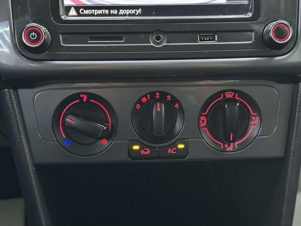 Volkswagen Polo V Рестайлинг с пробегом 2019 года, цена 1 095 000 рублей, 124461 км, седан, Автокод Объявления