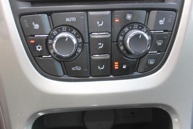 Opel Astra J Рестайлинг с пробегом 2013 года, цена 697 000 рублей, 242913 км, хэтчбек, Автокод Объявления