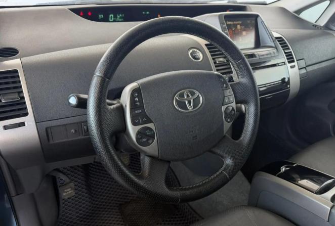 Toyota Prius II Рестайлинг (XW20) с пробегом 2006 года, цена 635 000 рублей, 233982 км, лифтбек, Автокод Объявления