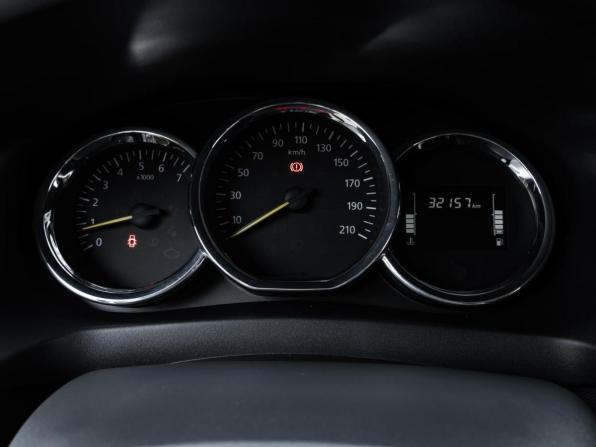 Renault Logan II Рестайлинг с пробегом 2019 года, цена 1 017 600 рублей, 32157 км, седан, Автокод Объявления