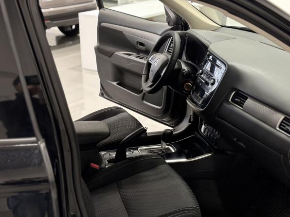 Mitsubishi Outlander III Рестайлинг 2 с пробегом 2018 года, цена 1 895 000 рублей, 180000 км, внедорожник, Автокод Объявления