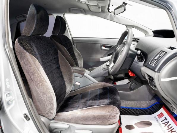 Toyota Prius III (XW30) с пробегом 2010 года, цена 1 100 000 рублей, 188776 км, лифтбек, Автокод Объявления