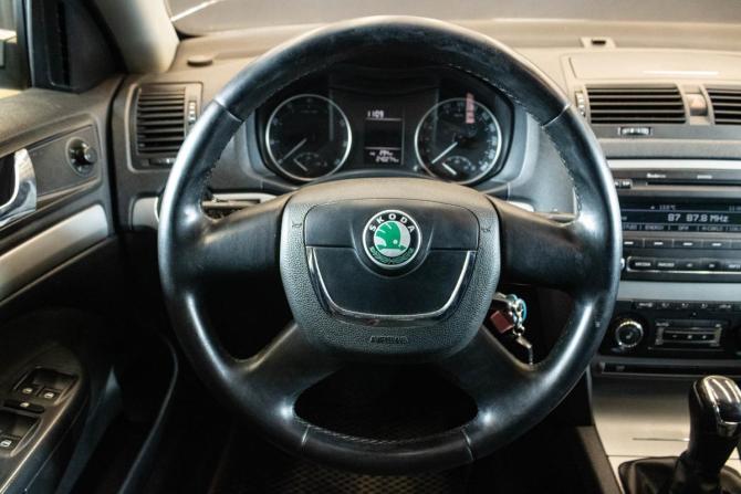 Skoda Octavia II (A5) Рестайлинг с пробегом 2013 года, цена 520 000 рублей, 240274 км, лифтбек, Автокод Объявления