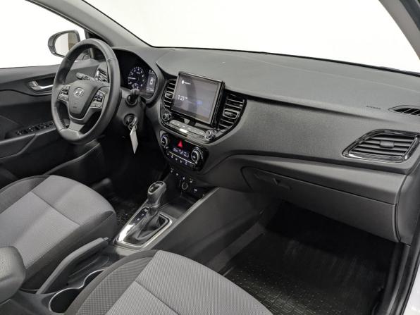 Hyundai Solaris II Рестайлинг с пробегом 2021 года, цена 1 615 000 рублей, 38798 км, седан, Автокод Объявления
