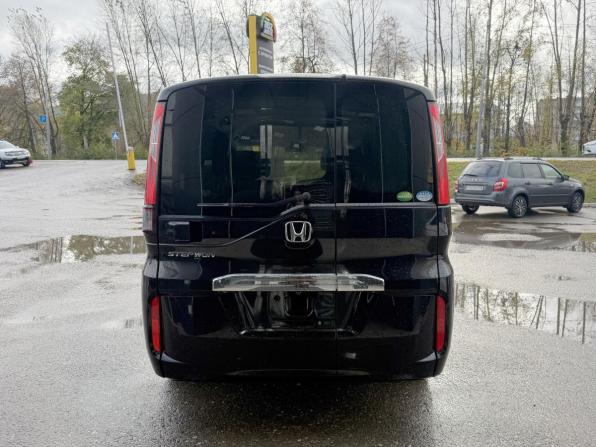 Honda Stepwgn V Рестайлинг с пробегом 2019 года, цена 2 050 000 рублей, 105729 км, минивэн, Автокод Объявления