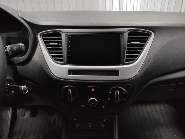 Hyundai Solaris II с пробегом 2019 года, цена 960 000 рублей, 191500 км, седан, Автокод Объявления