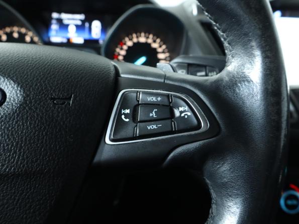Ford Kuga II Рестайлинг с пробегом 2016 года, цена 1 299 000 рублей, 190810 км, внедорожник, Автокод Объявления