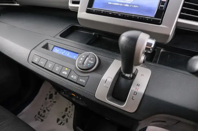 Honda Freed I Рестайлинг 2 с пробегом 2015 года, цена 1 239 000 рублей, 64195 км, компактвэн, Автокод Объявления