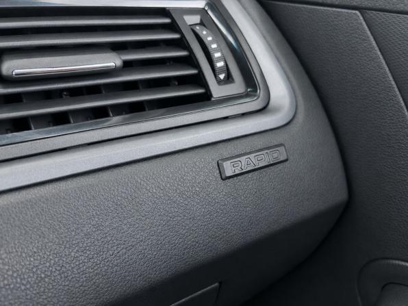 Skoda Rapid I с пробегом 2017 года, цена 1 349 000 рублей, 128000 км, лифтбек, Автокод Объявления