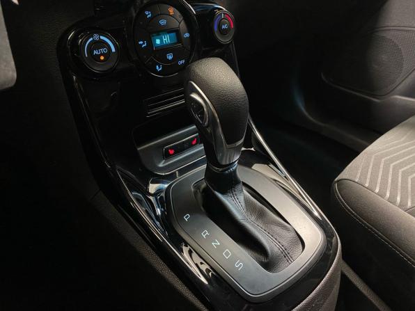Ford Fiesta Mk6 Рестайлинг с пробегом 2016 года, цена 829 000 рублей, 134784 км, хэтчбек, Автокод Объявления