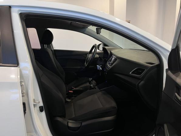Hyundai Solaris II с пробегом 2018 года, цена 900 000 рублей, 107749 км, седан, Автокод Объявления