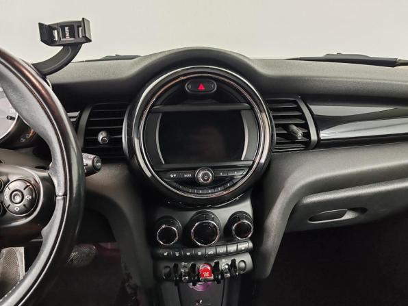 Mini Hatch III (F55/F56) Рестайлинг с пробегом 2021 года, цена 2 099 000 рублей, 99885 км, хэтчбек, Автокод Объявления