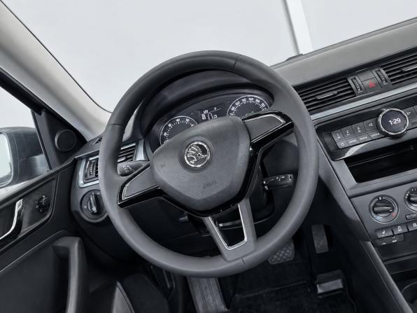 Skoda Rapid I с пробегом 2017 года, цена 1 349 000 рублей, 128000 км, лифтбек, Автокод Объявления