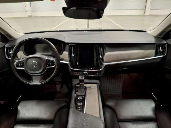 Volvo S90 II Рестайлинг с пробегом 2021 года, цена 3 840 000 рублей, 40280 км, седан, Автокод Объявления