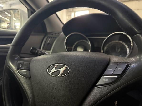 Hyundai Sonata VI (YF) с пробегом 2011 года, цена 800 000 рублей, 215431 км, седан, Автокод Объявления