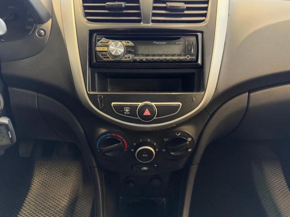 Hyundai Solaris I с пробегом 2013 года, цена 780 000 рублей, 170000 км, хэтчбек, Автокод Объявления