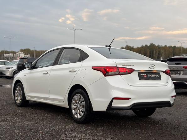 Hyundai Solaris II с пробегом 2017 года, цена 1 240 000 рублей, 114000 км, седан, Автокод Объявления
