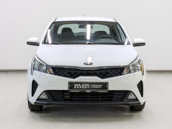 Kia Rio IV Рестайлинг с пробегом 2021 года, цена 1 555 000 рублей, 59692 км, седан, Автокод Объявления