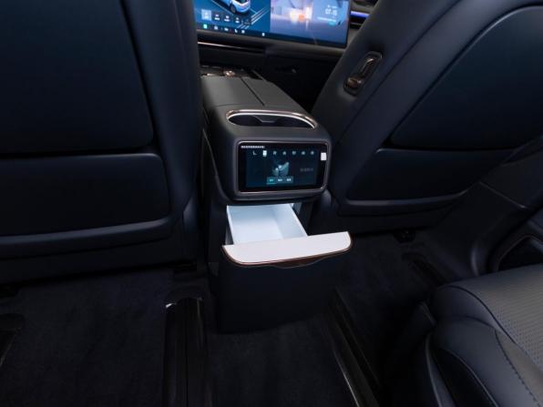 Lynk &amp; Co 900 с пробегом 2025 года, цена 7 800 000 рублей, 25 км, внедорожник, Автокод Объявления