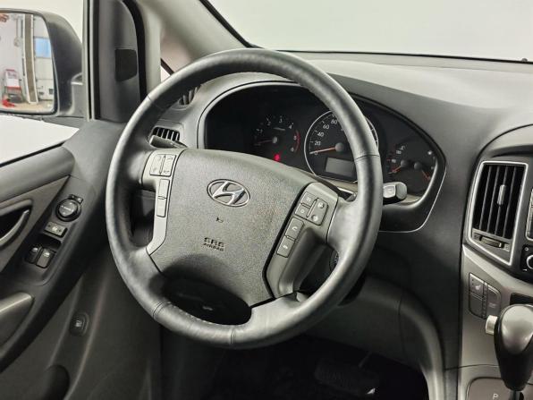 Hyundai H-1 II Рестайлинг 2 с пробегом 2021 года, цена 2 699 000 рублей, 171278 км, минивэн, Автокод Объявления