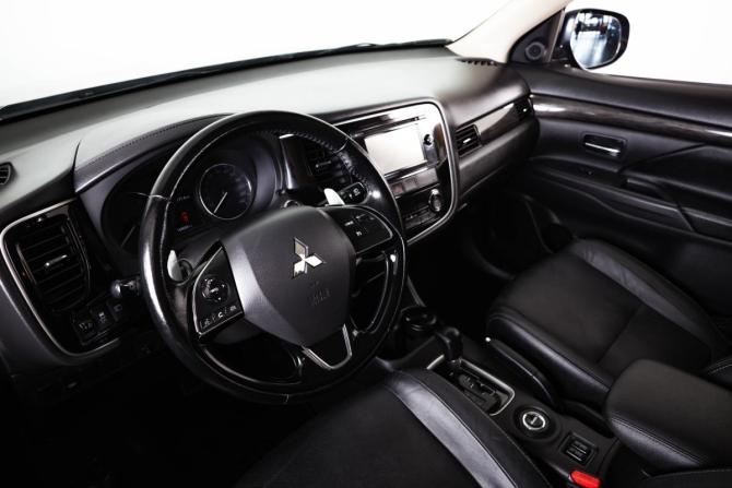 Mitsubishi Outlander III Рестайлинг 2 с пробегом 2016 года, цена 1 999 000 рублей, 149000 км, внедорожник, Автокод Объявления