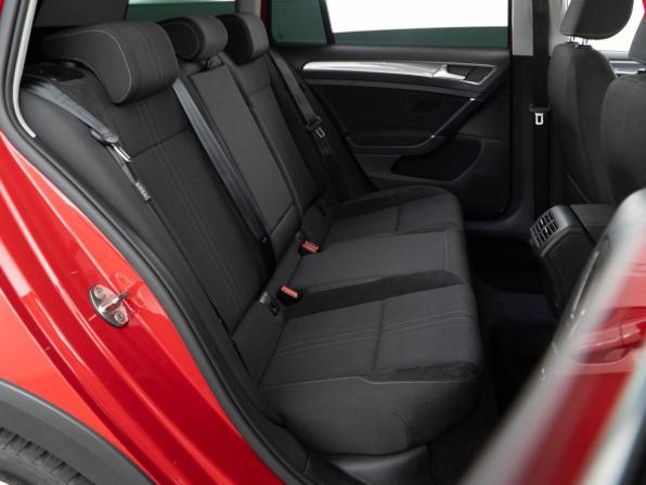 Volkswagen Golf VII Рестайлинг с пробегом 2019 года, цена 2 491 046 рублей, 103058 км, универсал, Автокод Объявления