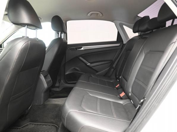 Volkswagen Passat B8 с пробегом 2016 года, цена 1 849 900 рублей, 240246 км, седан, Автокод Объявления