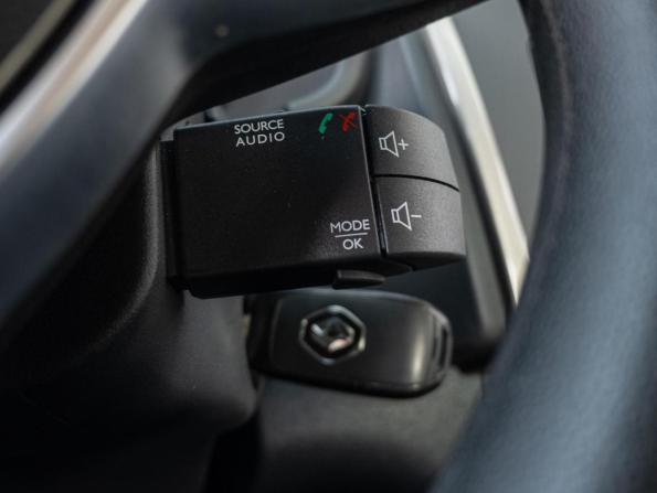 Renault Logan II Рестайлинг с пробегом 2022 года, цена 980 000 рублей, 70515 км, седан, Автокод Объявления