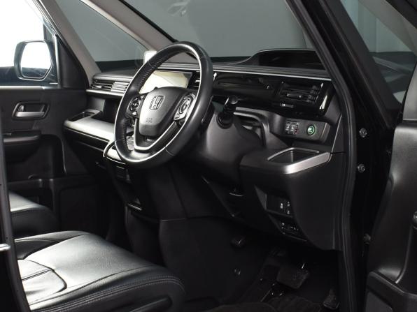 Honda Stepwgn V Рестайлинг с пробегом 2019 года, цена 2 314 995 рублей, 50293 км, минивэн, Автокод Объявления