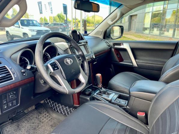 Toyota Land Cruiser Prado 150 Series Рестайлинг 1 с пробегом 2015 года, цена 3 670 000 рублей, 243020 км, внедорожник, Автокод Объявления