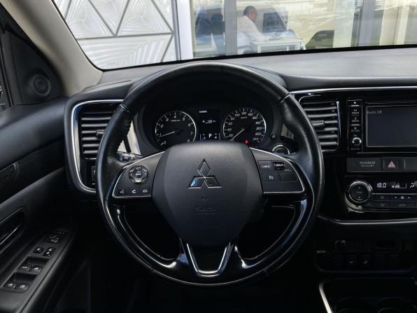Mitsubishi Outlander III Рестайлинг 2 с пробегом 2017 года, цена 1 599 000 рублей, 235190 км, внедорожник, Автокод Объявления
