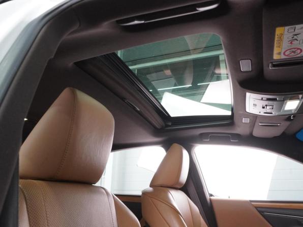 Lexus ES VII с пробегом 2018 года, цена 3 922 000 рублей, 103867 км, седан, Автокод Объявления