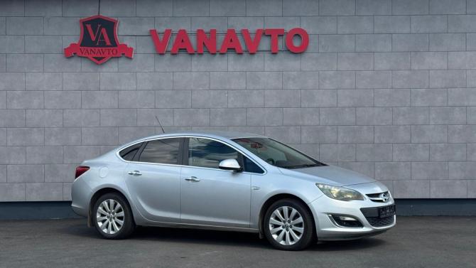Opel Astra J Рестайлинг с пробегом 2013 года, цена 870 000 рублей, 124000 км, седан, Автокод Объявления