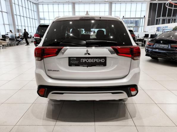 Mitsubishi Outlander III Рестайлинг 3 с пробегом 2021 года, цена 2 785 000 рублей, 37365 км, внедорожник, Автокод Объявления