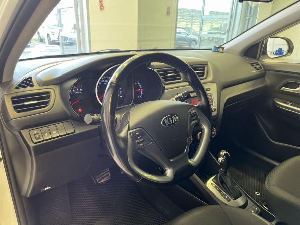 Kia Rio III Рестайлинг с пробегом 2016 года, цена 1 195 000 рублей, 67000 км, седан, Автокод Объявления