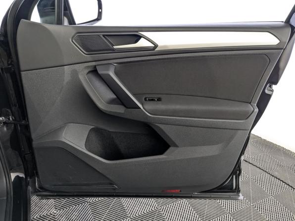 Volkswagen Tiguan II Рестайлинг с пробегом 2021 года, цена 3 260 000 рублей, 50963 км, внедорожник, Автокод Объявления