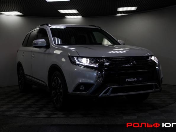 Mitsubishi Outlander III Рестайлинг 3 с пробегом 2022 года, цена 2 548 000 рублей, 43995 км, внедорожник, Автокод Объявления