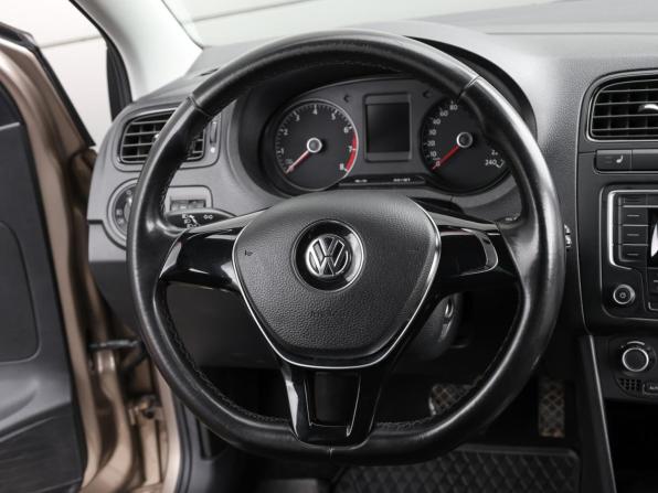 Volkswagen Polo V Рестайлинг с пробегом 2017 года, цена 1 249 000 рублей, 132940 км, седан, Автокод Объявления