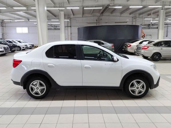 Renault Logan II Рестайлинг с пробегом 2018 года, цена 915 000 рублей, 144130 км, седан, Автокод Объявления