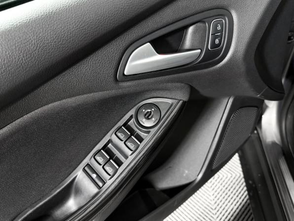 Ford Focus III Рестайлинг с пробегом 2016 года, цена 1 190 000 рублей, 93916 км, седан, Автокод Объявления