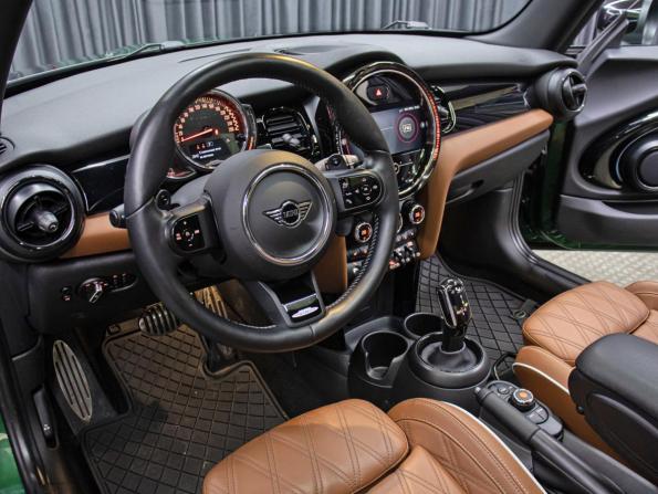 Mini Hatch III (F55/F56) Рестайлинг 2 с пробегом 2021 года, цена 3 798 000 рублей, 53186 км, хэтчбек, Автокод Объявления