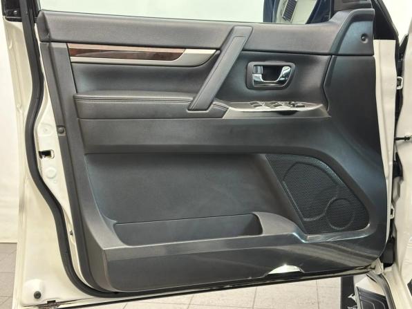 Mitsubishi Pajero IV Рестайлинг 2 с пробегом 2019 года, цена 3 785 000 рублей, 124027 км, внедорожник, Автокод Объявления