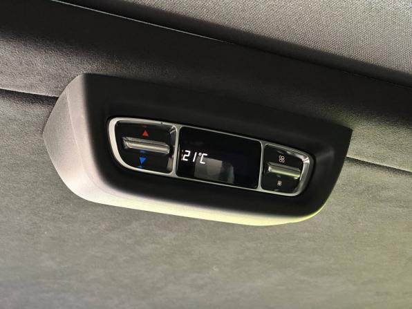 Mercedes-Benz V-Класс III (W447) Рестайлинг 2 с пробегом 2025 года, цена 13 800 000 рублей, 11088 км, минивэн, Автокод Объявления