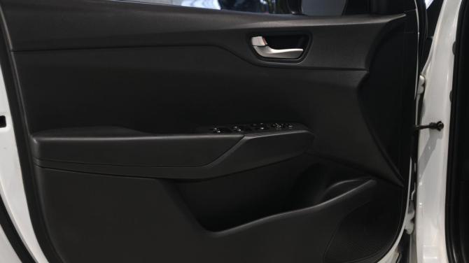 Hyundai Solaris II с пробегом 2017 года, цена 965 000 рублей, 133636 км, седан, Автокод Объявления
