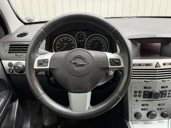 Opel Astra H Рестайлинг с пробегом 2012 года, цена 749 000 рублей, 117418 км, седан, Автокод Объявления