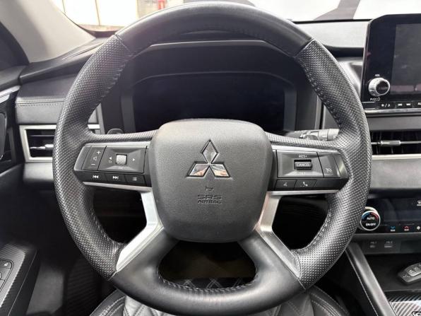 Mitsubishi Outlander IV с пробегом 2022 года, цена 4 299 900 рублей, 45125 км, внедорожник, Автокод Объявления